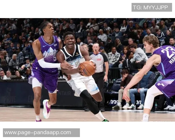 森林狼半场狂胜爵士34分华子与兰德尔仅差一分争夺得分王 森林狼半场狂胜爵士34分华子与兰德尔仅差一分争夺得分王